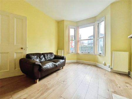 Alexandra Road, Hounslow, TW3 4HN - Photo 2