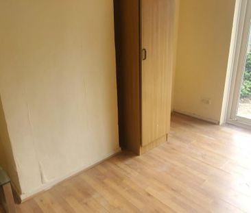 4 bedroom semi-detached house to rent - Photo 4