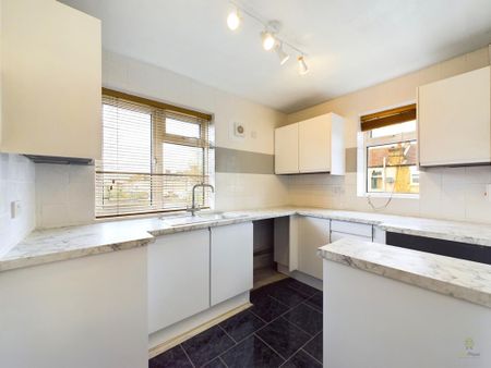 2 bedroom maisonette to rent - Photo 2