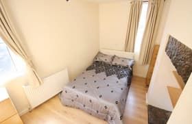 8 Bed - 30 Brudenell Avenue, Hyde Park, Leeds - LS6 1HD - Student - Photo 2