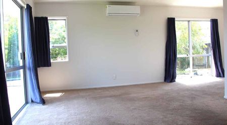3 bedroom house in Unsworth Heights - Photo 5