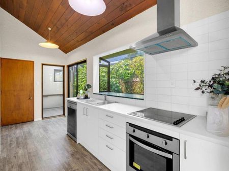 Tidy & Convenient 2-Bedroom Living in a Great ... - Photo 4