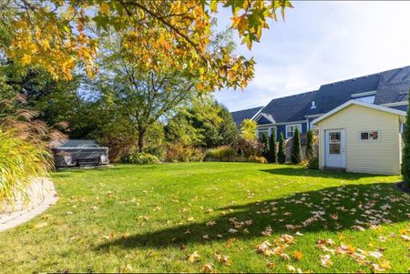 Spacious 4-Bedroom Home with Hot Tub in Niagara-On-The-Lake! - Photo 3