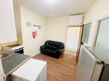 1beds Apartment - Photo 3