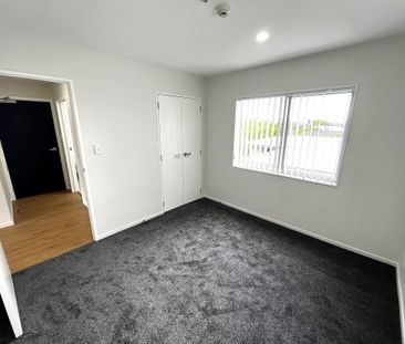 Modern Two Bedroom Apartment - Photo 5