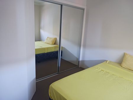 Room for rent, shared unit, furnished - Photo 4