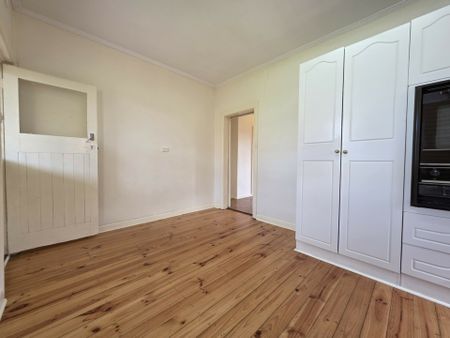 Beautiful family home, full of character! - Photo 4