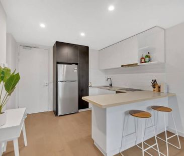 LARGE BALCONY | CONTEMPORARY APARTMENT - Photo 5