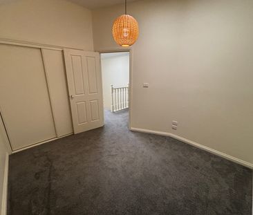 Modern 3‑Bedroom Townhouse in the Heart of Kensington - Photo 4