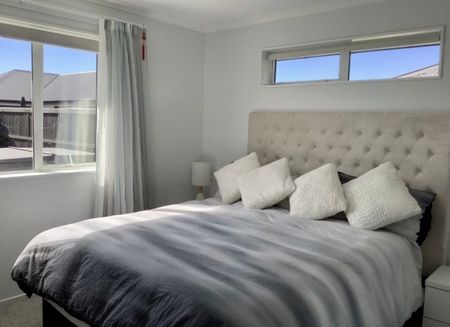 Available soon - 4 bedroom home - Photo 3