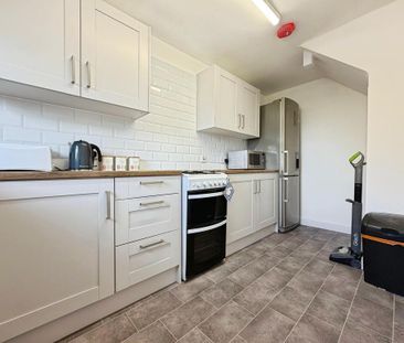 3 bedroom semi-detached house to rent - Photo 2