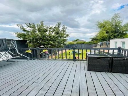 5 bedroom semi-detached house to rent - Photo 2