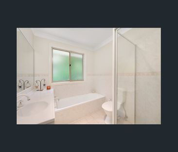 Spacious & Private Freestanding Townhouse – Rare Find - Photo 5