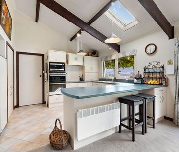 Large Kelvin Heights home - Photo 6