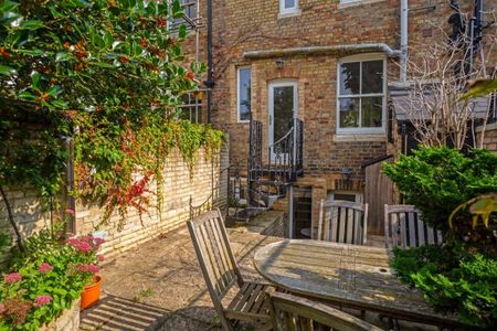 4 bedroom terraced house to rent - Photo 5