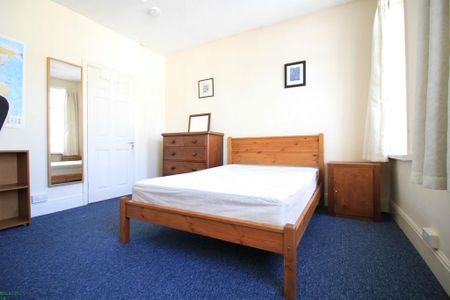 4 bedroom terraced house to rent - Photo 2