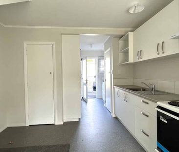 Warm 3 Bedroom Home Close to Nelson City - Photo 4