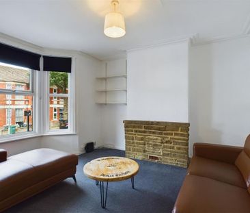 6 bedroom terraced house to rent - Photo 1