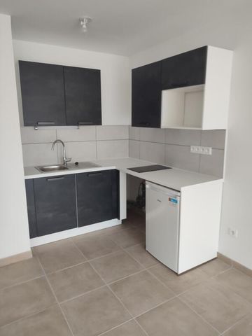 Location Appartement 2 pièces 47m² LUCE 28110 - Photo 2