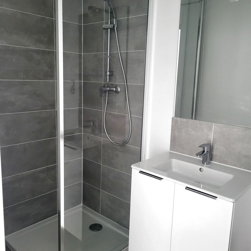 Location Appartement 1 pièce 21m² NIMES 30000 - Photo 1