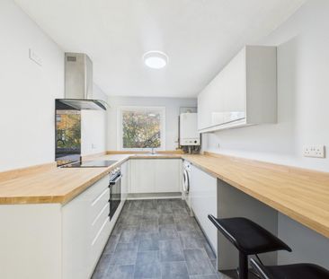 2 bedroom Flat To Let - Photo 4