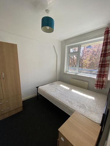 3 bedroom apartment to rent - Photo 2