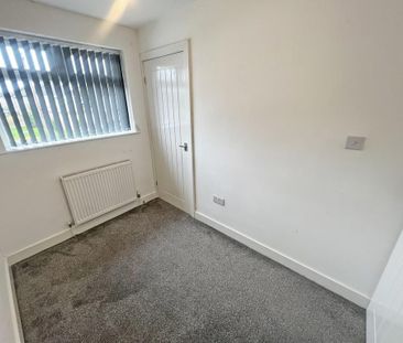 3 bedroom end of terrace house to rent - Photo 2