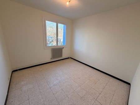 SAINT BAUZILLE DE PUTOIS - Appartement type 5 de 111.02m² - Photo 3