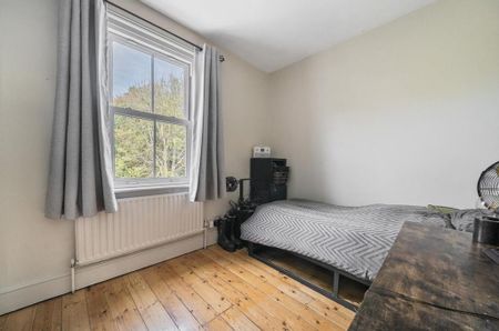 4 bedroom detached house to rent - Photo 3