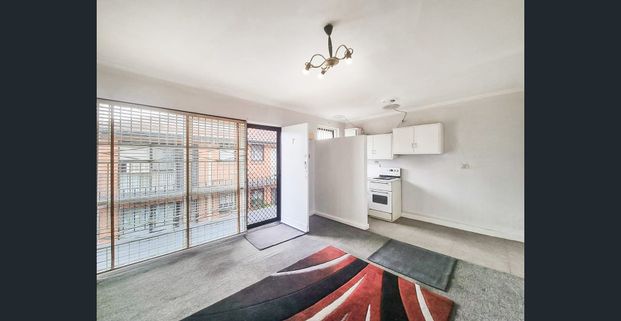 Convenient location - Photo 1