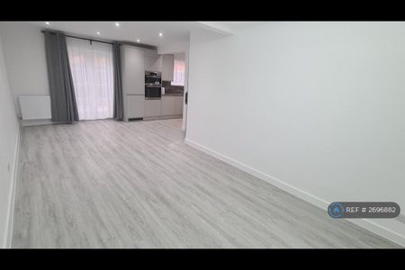 3 bedroom semi-detached house to rent - Photo 4