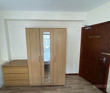 4 bedroom terraced house to rent - Photo 6