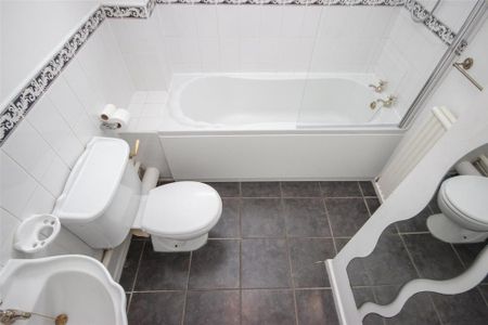 3 bedroom semi-detached house to rent - Photo 2