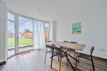 3 bedroom detached house to rent - Photo 4