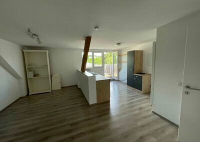 Helle 1,5 Zimmer Wohnung mit Dachterrasse in zentraler Hoflage. - Foto 1