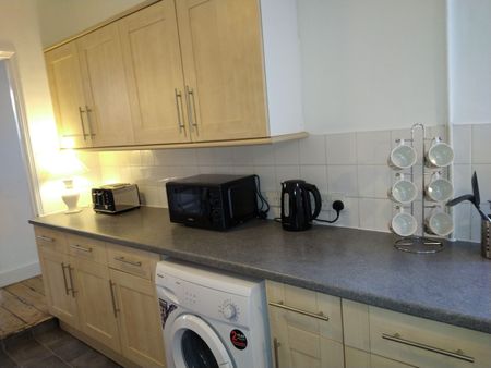 Large Double Room in Horfield - Photo 3