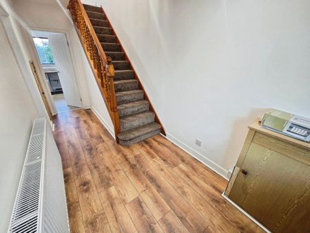 3 bedroom semi-detached house to rent - Photo 4