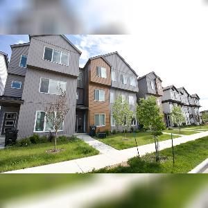 3 Bed 2.5 Bath Home Main with Garage Uplands Edmonton - Photo 5