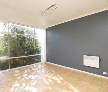 Position Perfect - Photo 6