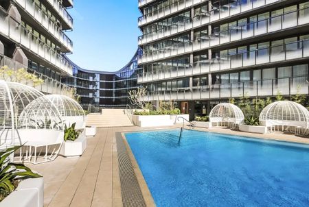 Luxurious 2 Bedroom Apartment In Prime Location - Photo 5