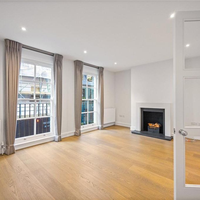 2 bedroom mews to rent - Photo 1