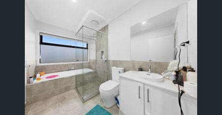 Modern Double-Story Home in Quiet Ardeer - Photo 3