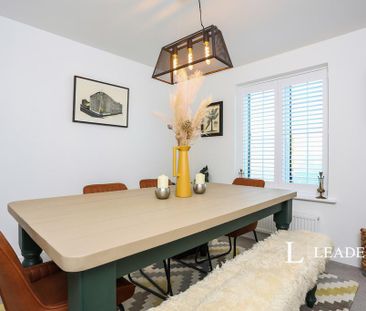 5 bedroom detached house to rent - Photo 4