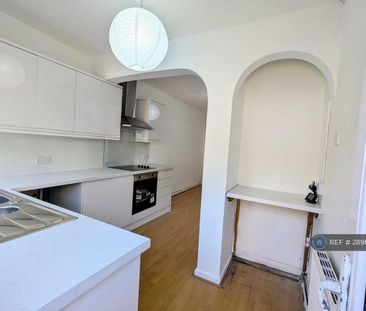 4 bedroom semi-detached house to rent - Photo 6