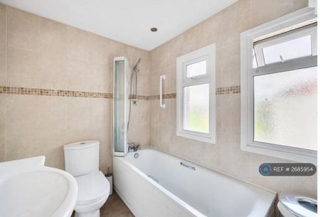 3 bedroom detached house to rent - Photo 4