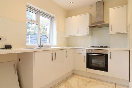 3 bedroom semi-detached house to rent - Photo 2