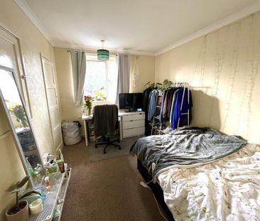 6 bedroom semi-detached house to rent - Photo 2