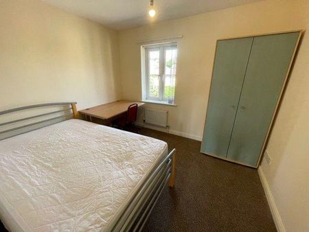 3 bedroom flat to rent - Photo 5