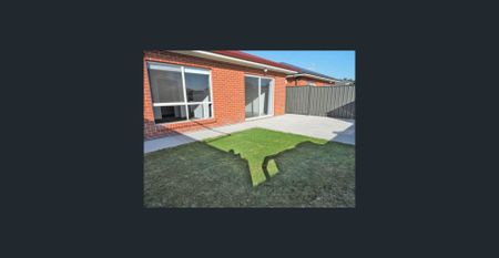 4 BEDROOM FAMILY HOME WITH TWO LIVING AREAS - Photo 3