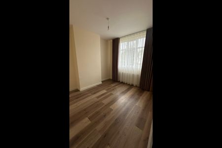 3 Bed Terraced House, Kimberley Avenue, E6 - Photo 5